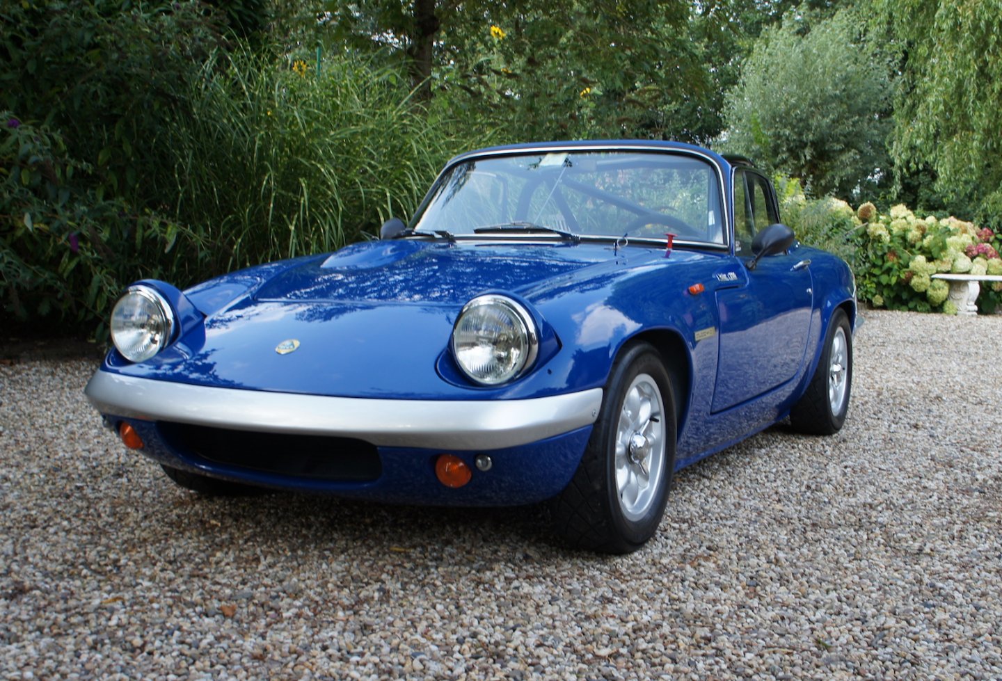 Lotus elan